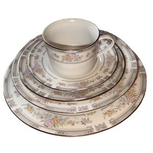 Regency Collection Fine China – Southampton Pattern –‎ 5‑Piece Place Settings